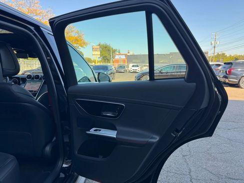 Used 2024 Mercedes-Benz GLC 43 AMG 4MATIC image 32