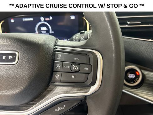 Certified 2024 Jeep Wagoneer Series II w/ Flexible Seating Group AWD/4WD image 9