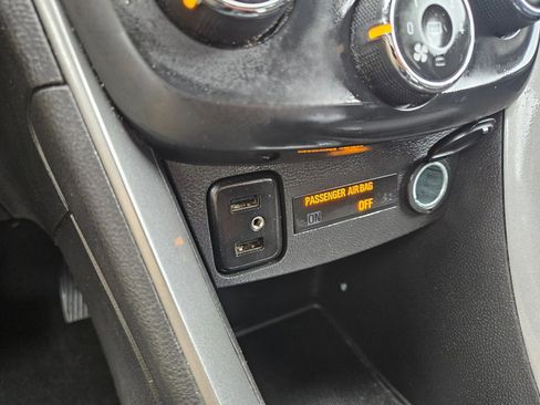 Used 2018 Chevrolet Trax LT w/ LT Convenience Package image 20