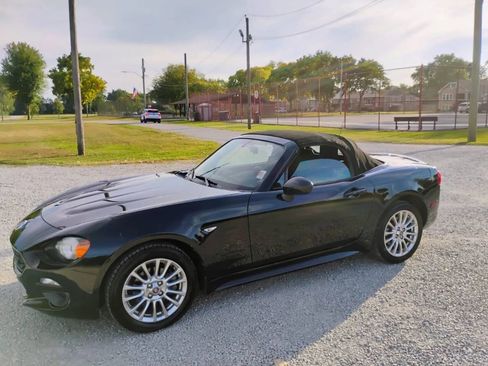 Used 2017 FIAT 124 Spider Classica image 7