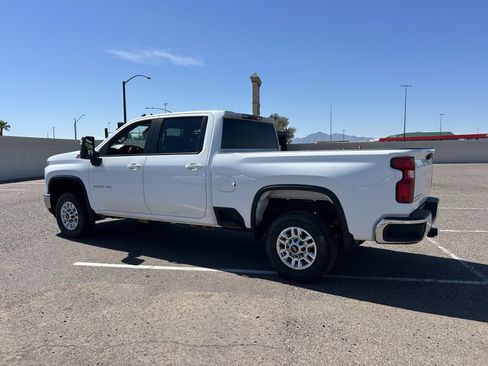 Used 2024 Chevrolet Silverado 2500 LT w/ Convenience Package AWD/4WD image 3