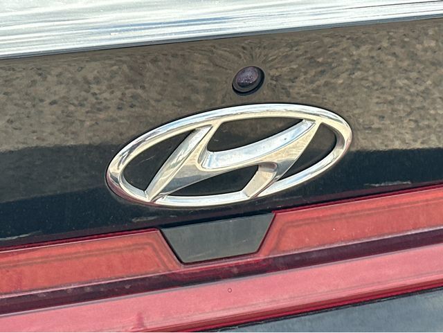 Used 2021 Hyundai Elantra SE FWD image 14