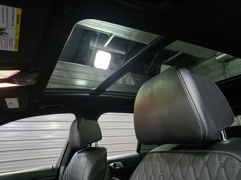 Used 2019 BMW X5 xDrive50i w/ M Sport Package image 14