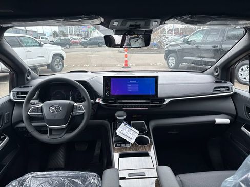 New 2026 Toyota Sienna Platinum image 12