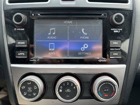 Used 2017 Subaru Crosstrek 2.0i Premium image 11