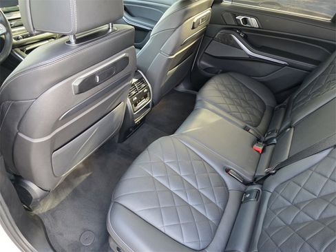 Used 2023 BMW X7 xDrive40i w/ Premium Package image 16