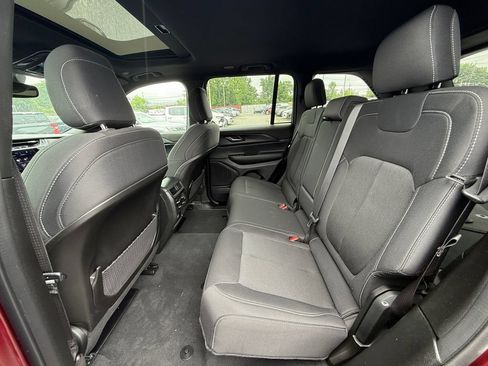 Used 2024 Jeep Grand Cherokee Laredo X AWD/4WD image 21