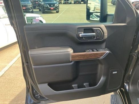 Used 2021 Chevrolet Silverado 1500 High Country w/ Technology Package AWD/4WD image 10