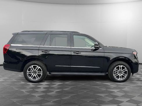 Used 2025 Ford Expedition Active AWD/4WD image 6