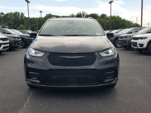 New 2026 Chrysler Pacifica Select w/ S Appearance Package FWD image 2