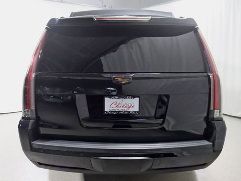 Used 2017 Cadillac Escalade ESV Luxury image 13