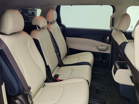 Used 2025 Kia Carnival EX FWD image 21