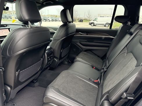 New 2026 Jeep Grand Cherokee L 4WD image 9