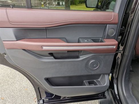 Used 2024 Ford Expedition Limited image 26