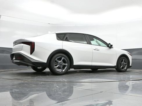 Used 2025 Kia K4 FWD image 41
