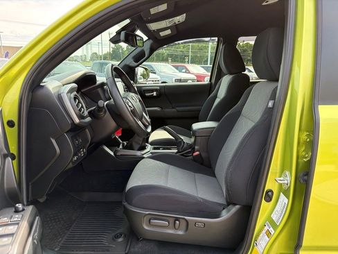Used 2023 Toyota Tacoma TRD Off-Road w/ Advanced Technology Package AWD/4WD image 11