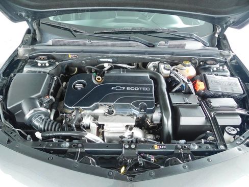 Used 2018 Chevrolet Malibu LT w/ Leather Package image 10