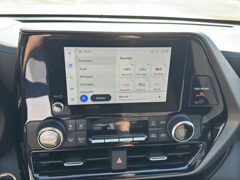 Used 2023 Toyota Highlander LE image 14