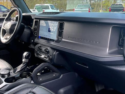 Used 2025 Ford Bronco Badlands image 21