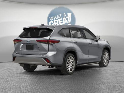 New 2026 Toyota Highlander Platinum AWD/4WD image 2