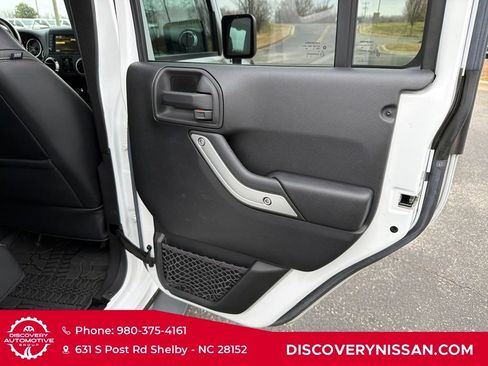 Used 2016 Jeep Wrangler Unlimited Sahara w/ Connectivity Group image 36