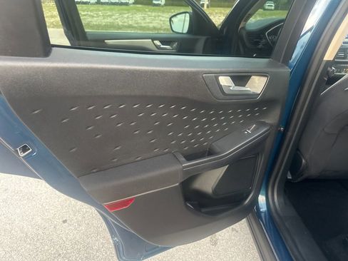 Used 2020 Ford Escape SE image 21