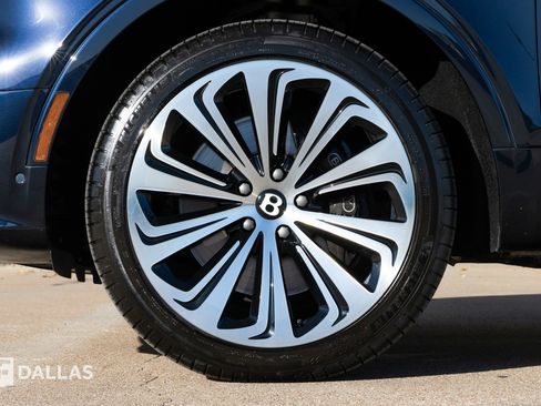 Used 2022 Bentley Bentayga image 8