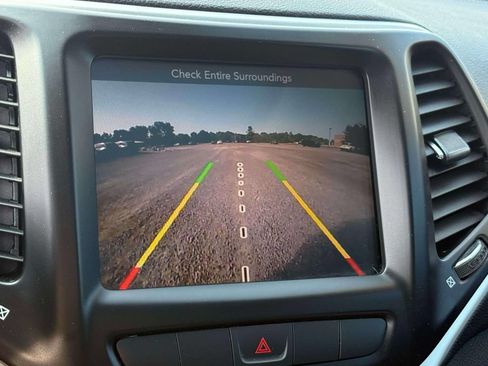 Used 2014 Jeep Cherokee Limited w/ Luxury Group AWD/4WD image 26