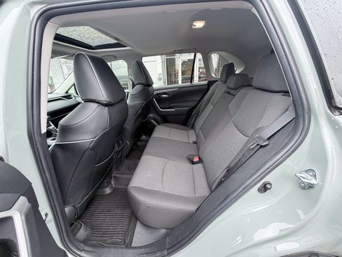 Used 2022 Toyota RAV4 XLE w/ Convenience Package FWD image 28