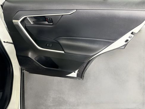Used 2020 Toyota RAV4 LE image 27