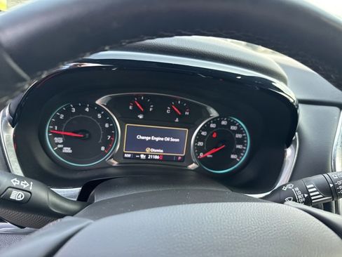 Used 2023 Chevrolet Traverse RS image 18