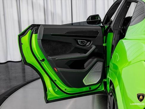 Used 2022 Lamborghini Urus AWD/4WD image 28