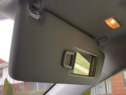 Used 2024 Volkswagen Taos SE image 32