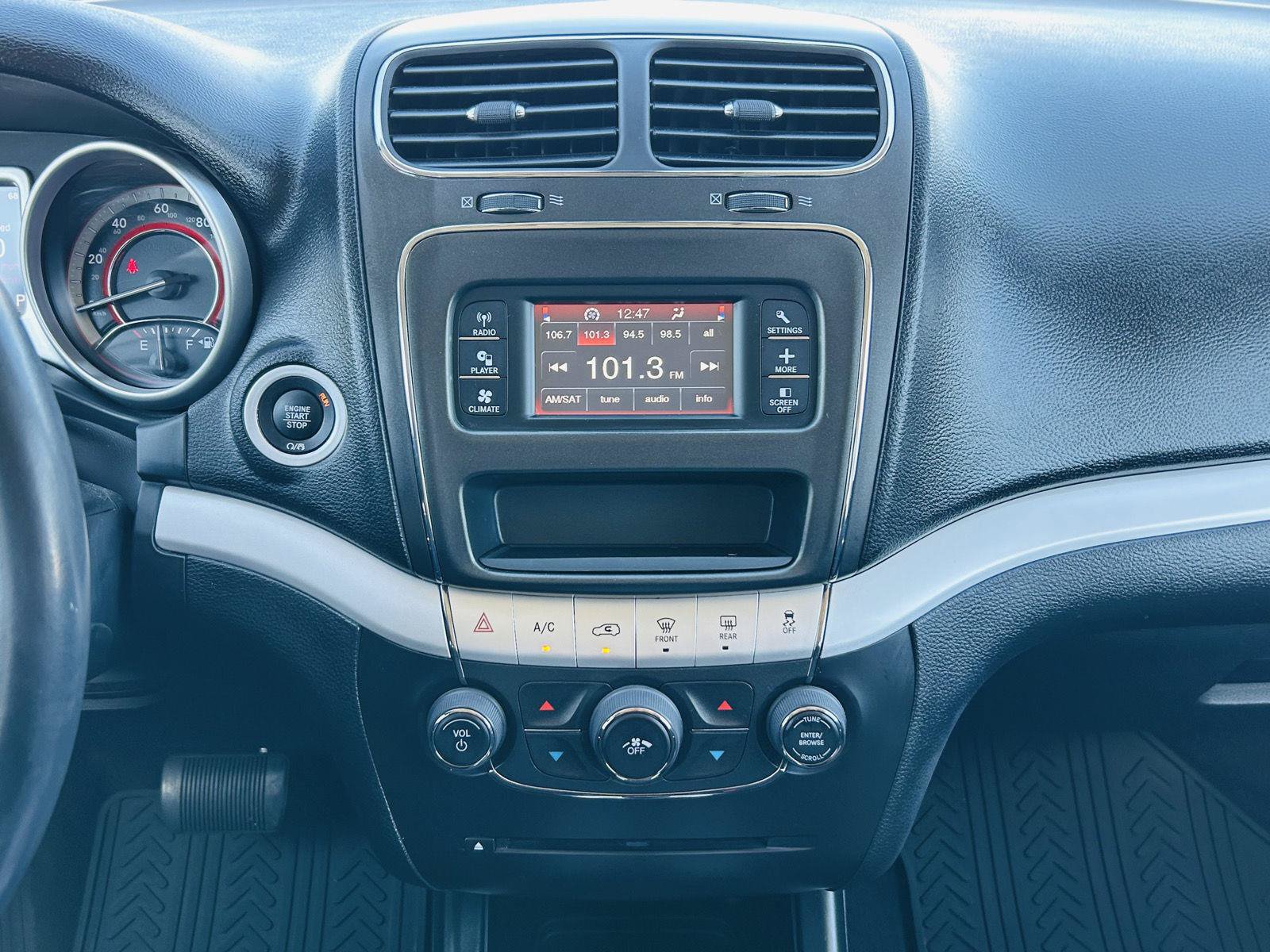 Used 2018 Dodge Journey SE w/ Connectivity Group FWD image 13