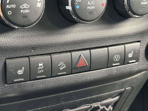 Used 2017 Jeep Wrangler Unlimited Sahara AWD/4WD image 6