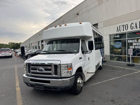 Used 2012 Ford E-350 and Econoline 350 Super Duty w/ Shuttle Bus Prep Pkg RWD image 11