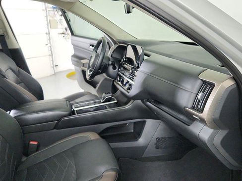 Used 2024 Nissan Pathfinder Platinum FWD image 29