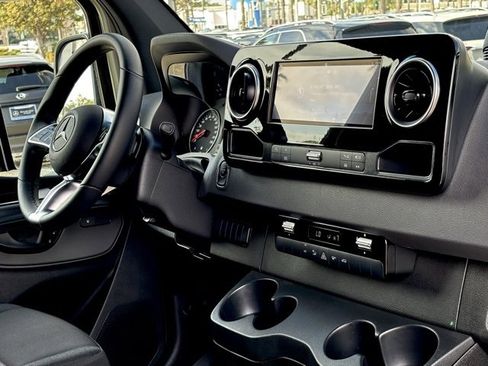 Used 2025 Mercedes-Benz Sprinter 2500 image 26