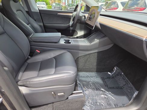 Used 2024 Tesla Model Y 2WD image 11