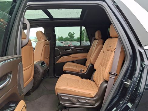 Used 2024 Cadillac Escalade Premium Luxury AWD/4WD image 23