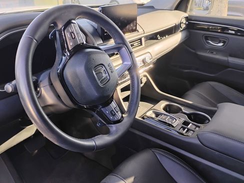 Used 2023 Honda Pilot Touring image 16