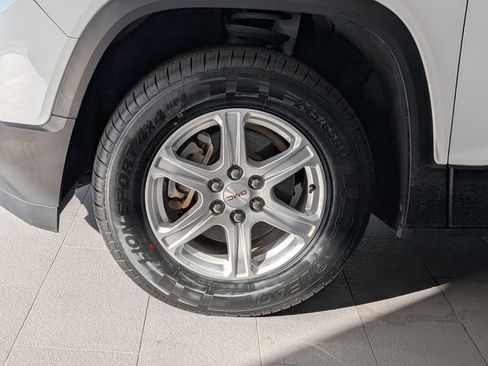 Used 2019 GMC Acadia SLE image 4