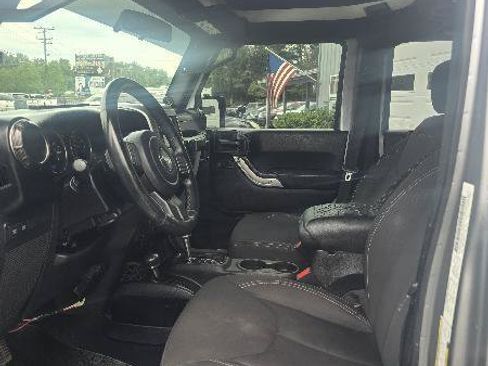 Used 2013 Jeep Wrangler Unlimited Rubicon AWD/4WD image 3