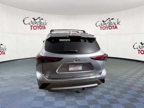 Used 2025 Toyota Highlander Platinum AWD/4WD image 9