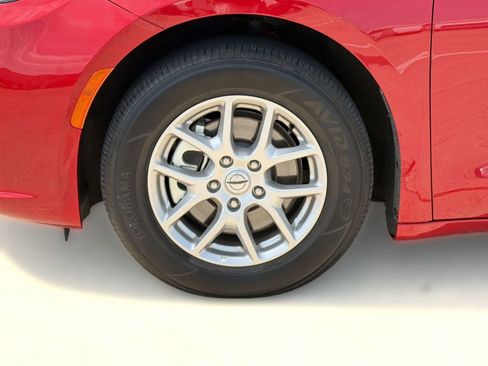 Certified 2025 Chrysler Pacifica Select image 12