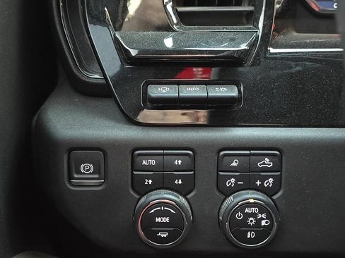 Used 2023 Chevrolet Silverado 1500 ZR2 w/ Technology Package image 24