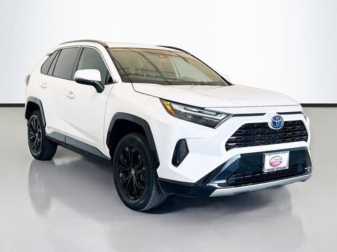 Used 2023 Toyota RAV4 SE w/ Convenience Package AWD/4WD image 3