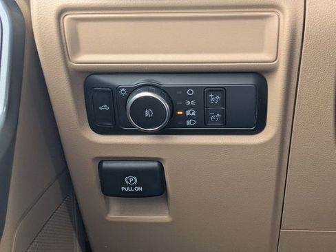 Used 2023 Ford F150 XLT image 23