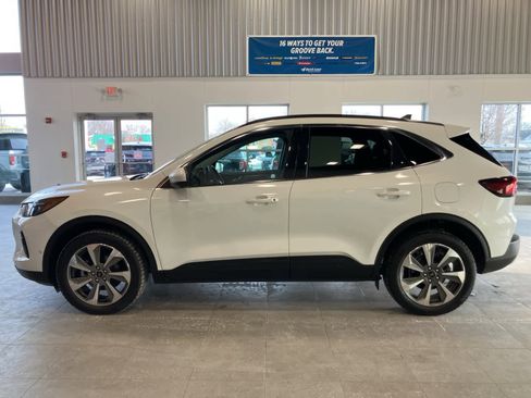 Used 2024 Ford Escape Platinum image 8