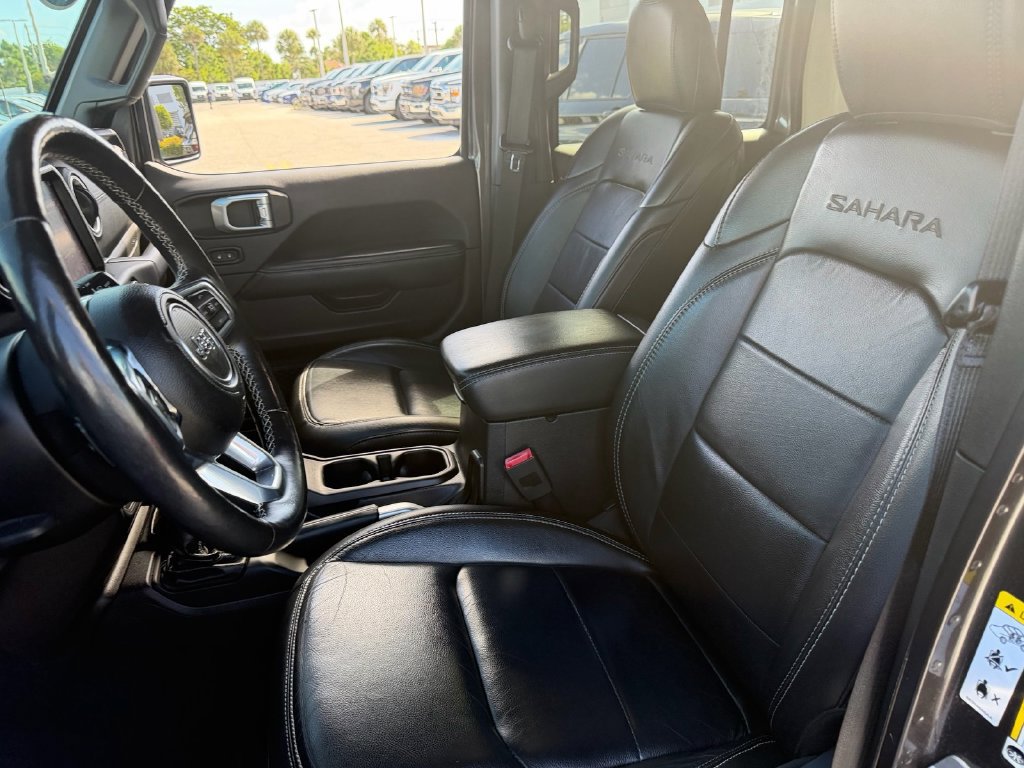 Used 2018 Jeep Wrangler Unlimited Sahara AWD/4WD image 11